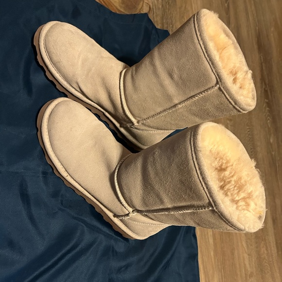 Boots - Picture 3 of 3